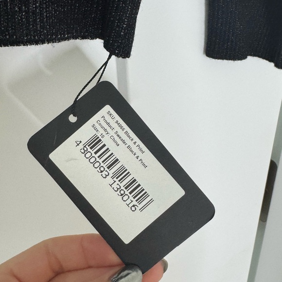 Fun space sweater NWT - Picture 4 of 4